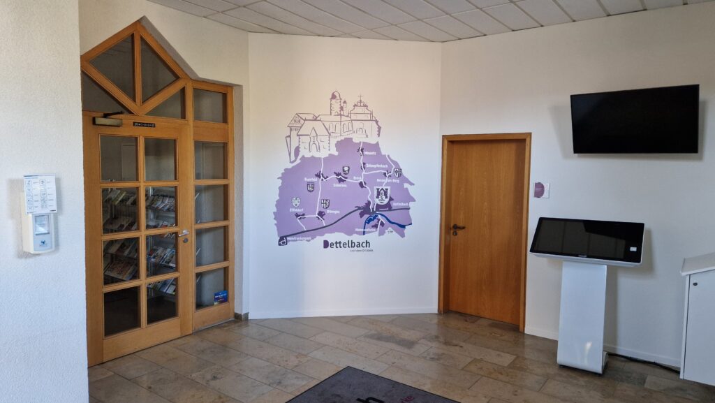Wandgemälde im Eingangsbereich des Verwaltungsgebäudes
